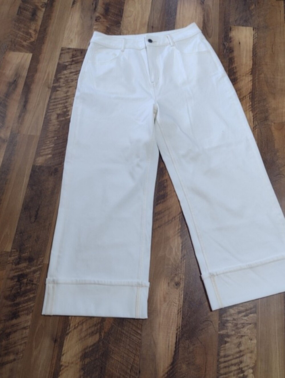 HALARA Cream Cropped Wide-Leg Jeans with Turned Cuffs